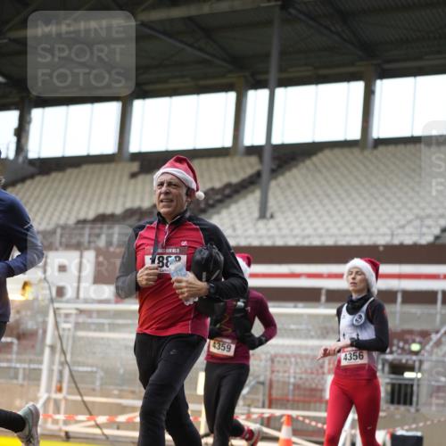 07.12.2025 - St. Pauli X-Mass-Run No. 15 Patografie http://msf.ph/oto/9380269 07.12.2025 10:16:43 Ziel 1989, 1997, 2185, 2266, 3633, 4356, 4359, 4363, 4769 meine-sportfotos.de