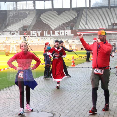07.12.2025 - St. Pauli X-Mass-Run No. 15 Luisa Fischer http://msf.ph/oto/9380273 07.12.2025 10:08:37 Ziel 47, 2692, 4734, 1905, 2650, 2691, 2692, 2746, 3627, 3628, 4231, 4623, 4624, 4626, 4734, 4737, 4740 meine-sportfotos.de