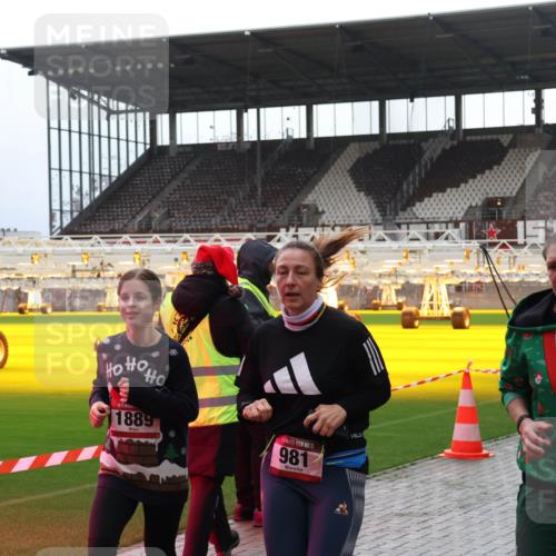 07.12.2025 - St. Pauli X-Mass-Run No. 15 Luisa Fischer http://msf.ph/oto/9380277 07.12.2025 10:39:49 Ziel 1889, 15, 981, 1, 3118, 981, 1417, 1796, 1889, 2354, 2420, 2827, 2828, 3118, 3240, 3242, 4207, 4211 meine-sportfotos.de