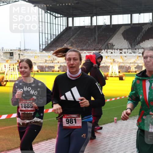 07.12.2025 - St. Pauli X-Mass-Run No. 15 Luisa Fischer http://msf.ph/oto/9380279 07.12.2025 10:39:50 Ziel 15, 1889, 15, 981, 981, 1417, 1796, 1889, 2354, 2420, 2588, 2827, 2828, 3118, 3240, 3242, 4207, 4211 meine-sportfotos.de
