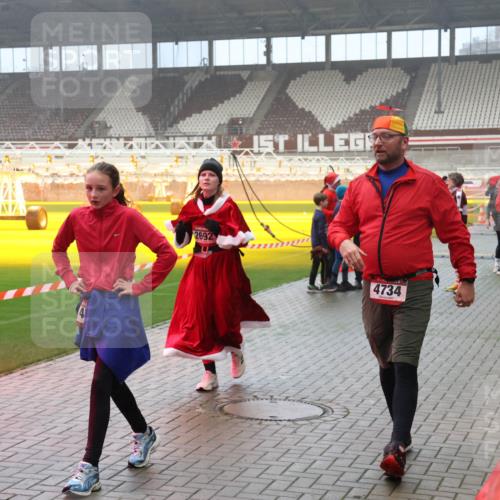 07.12.2025 - St. Pauli X-Mass-Run No. 15 Luisa Fischer http://msf.ph/oto/9380295 07.12.2025 10:08:39 Ziel 2692, 4734, 2691, 1905, 2650, 2691, 2692, 2746, 3627, 3628, 4231, 4623, 4624, 4626, 4734, 4737, 4740 meine-sportfotos.de