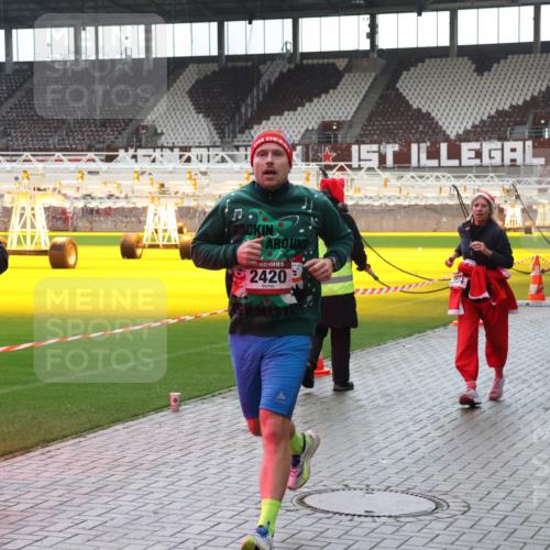 07.12.2025 - St. Pauli X-Mass-Run No. 15 Luisa Fischer http://msf.ph/oto/9380297 07.12.2025 10:39:56 Ziel 1, 6709, 15, 2420, 4211, 981, 1417, 1796, 1889, 2354, 2420, 2588, 2828, 3118, 3240, 3242, 4207, 4211 meine-sportfotos.de