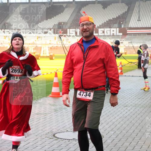 07.12.2025 - St. Pauli X-Mass-Run No. 15 Luisa Fischer http://msf.ph/oto/9380303 07.12.2025 10:08:40 Ziel 2692, 1, 51, 4734, 2691, 1905, 2650, 2691, 2692, 2746, 3627, 3628, 4231, 4623, 4624, 4626, 4734, 4737, 4740 meine-sportfotos.de