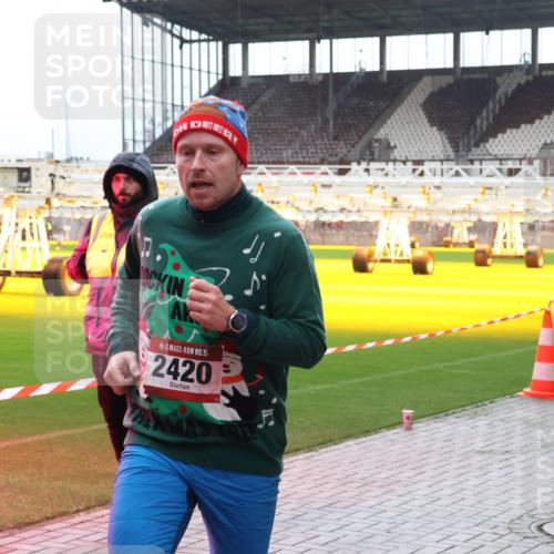 07.12.2025 - St. Pauli X-Mass-Run No. 15 Luisa Fischer http://msf.ph/oto/9380305 07.12.2025 10:39:57 Ziel 5709, 15, 2420, 981, 1417, 1796, 1889, 2354, 2420, 2588, 3118, 3240, 3242, 4207, 4211 meine-sportfotos.de