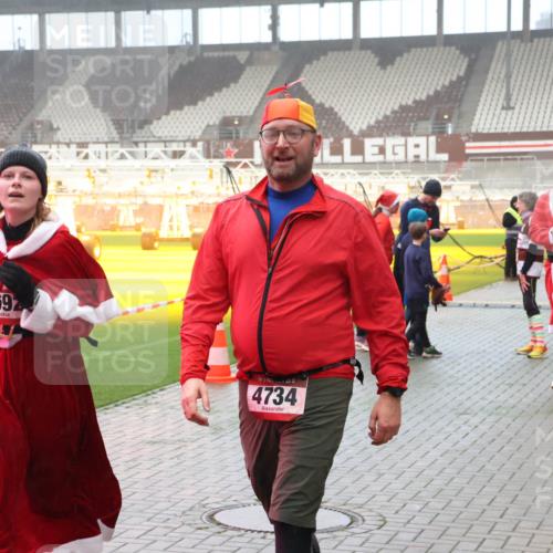 07.12.2025 - St. Pauli X-Mass-Run No. 15 Luisa Fischer http://msf.ph/oto/9380306 07.12.2025 10:08:40 Ziel 269, 5, 4734, 2691, 1905, 2650, 2691, 2692, 2746, 3627, 3628, 4231, 4623, 4624, 4626, 4734, 4737, 4740 meine-sportfotos.de