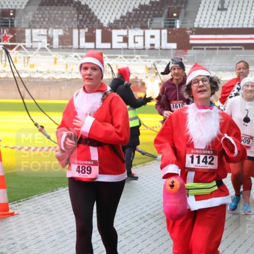 07.12.2025 - St. Pauli X-Mass-Run No. 15 Luisa Fischer http://msf.ph/oto/9380312 07.12.2025 11:13:08 Ziel 15, 489, 1610, 15, 1142, 609, 46, 76, 79, 218, 489, 494, 597, 605, 663, 671, 681, 682, 683, 684, 718, 836, 839, 888, 919, 1142, 1175, 1178, 1261, 1420, 1422, 1423, 1609, 1610, 1703, 2858, 3167, 4794, 4795, 4796, 4802, 4804 meine-sportfotos.de