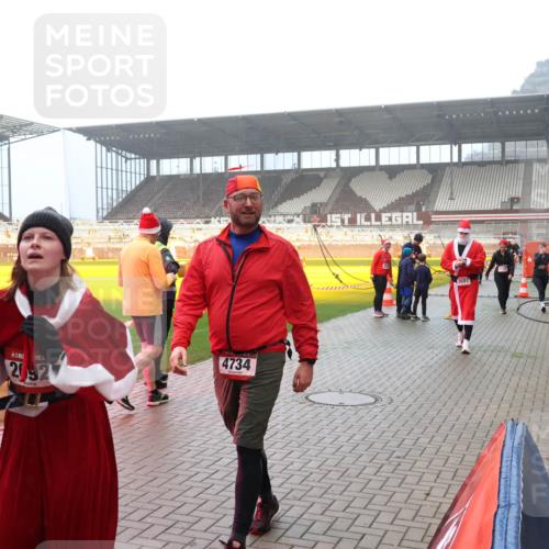 07.12.2025 - St. Pauli X-Mass-Run No. 15 Luisa Fischer http://msf.ph/oto/9380332 07.12.2025 10:08:42 Ziel 2092, 4734, 2691, 2247, 2248, 2650, 2691, 2692, 2746, 3495, 3627, 3628, 3759, 4205, 4231, 4623, 4624, 4626, 4734, 4737, 4740 meine-sportfotos.de