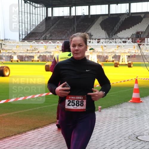 07.12.2025 - St. Pauli X-Mass-Run No. 15 Luisa Fischer http://msf.ph/oto/9380337 07.12.2025 10:40:07 Ziel 15, 2588, 87, 108, 827, 981, 1604, 1748, 1749, 1796, 1889, 2354, 2420, 2588, 2754, 3118, 3240, 3242, 4207, 4211 meine-sportfotos.de