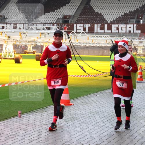 07.12.2025 - St. Pauli X-Mass-Run No. 15 Luisa Fischer http://msf.ph/oto/9380345 07.12.2025 10:40:18 Ziel 108, 7, 87, 2754, 1749, 87, 108, 538, 580, 827, 981, 1604, 1748, 1749, 1796, 1889, 2354, 2420, 2588, 2754, 3118, 3240, 3242, 3796, 3797, 4207, 4211, 4874, 4878 meine-sportfotos.de