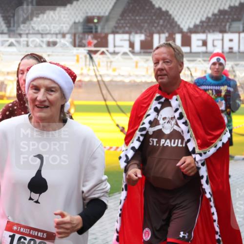 07.12.2025 - St. Pauli X-Mass-Run No. 15 Luisa Fischer http://msf.ph/oto/9380354 07.12.2025 11:13:12 Ziel 15, 16, 46, 218, 489, 494, 663, 671, 681, 682, 683, 684, 718, 836, 839, 888, 919, 1142, 1175, 1178, 1261, 1420, 1422, 1423, 1609, 1610, 1703, 2858, 3167, 4794, 4795, 4796, 4802, 4804 meine-sportfotos.de