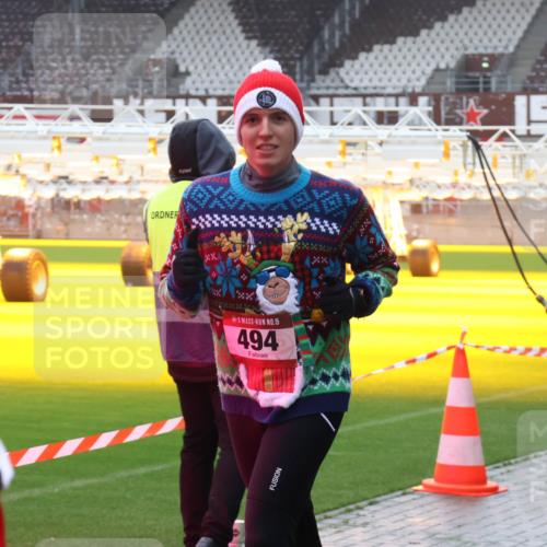 07.12.2025 - St. Pauli X-Mass-Run No. 15 Luisa Fischer http://msf.ph/oto/9380368 07.12.2025 11:13:15 Ziel 15, 494, 46, 218, 489, 494, 663, 671, 681, 682, 683, 684, 718, 919, 1142, 1175, 1178, 1261, 1420, 1422, 1423, 1609, 1610, 1703, 2858, 3167, 4794, 4795, 4796, 4802, 4804 meine-sportfotos.de
