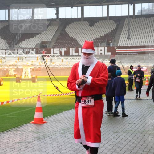 07.12.2025 - St. Pauli X-Mass-Run No. 15 Luisa Fischer http://msf.ph/oto/9380389 07.12.2025 10:08:45 Ziel 15, 2691, 2746, 4735, 738, 2247, 2248, 2650, 2691, 2692, 2746, 3495, 3627, 3628, 3759, 4205, 4231, 4232, 4234, 4451, 4623, 4624, 4626, 4734, 4737, 4740 meine-sportfotos.de