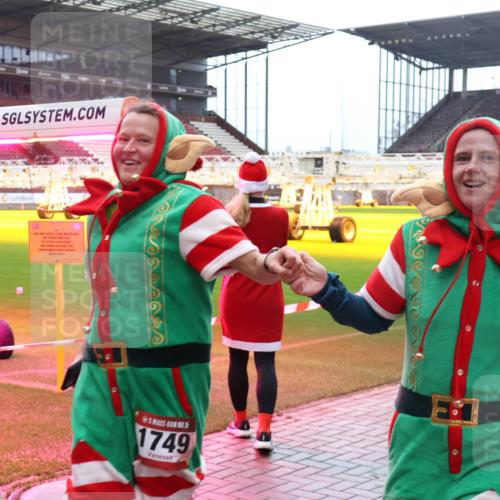 07.12.2025 - St. Pauli X-Mass-Run No. 15 Luisa Fischer http://msf.ph/oto/9380390 07.12.2025 10:40:24 Ziel 4, 1749, 87, 108, 230, 538, 580, 827, 1604, 1748, 1749, 2354, 2420, 2588, 2754, 3118, 3161, 3164, 3240, 3242, 3796, 3797, 4207, 4211, 4874, 4878 meine-sportfotos.de