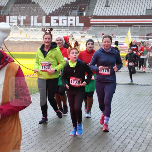 07.12.2025 - St. Pauli X-Mass-Run No. 15 Luisa Fischer http://msf.ph/oto/9380408 07.12.2025 11:13:34 Ziel 15, 919, 1703, 1703, 1178, 175, 17, 22, 47, 494, 585, 681, 683, 684, 919, 1022, 1175, 1178, 1338, 1341, 1420, 1422, 1645, 1646, 1647, 1664, 1703, 2125, 2773, 3167, 4794, 4795, 4796, 4802, 4804 meine-sportfotos.de