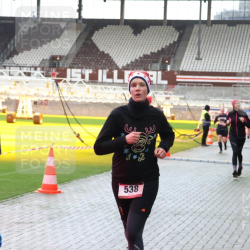 07.12.2025 - St. Pauli X-Mass-Run No. 15 Luisa Fischer http://msf.ph/oto/9380412 07.12.2025 10:40:32 Ziel 312, 538, 87, 108, 230, 538, 580, 731, 735, 827, 1604, 1748, 1749, 2169, 2588, 2754, 3161, 3164, 3796, 3797, 4207, 4211, 4874, 4878 meine-sportfotos.de