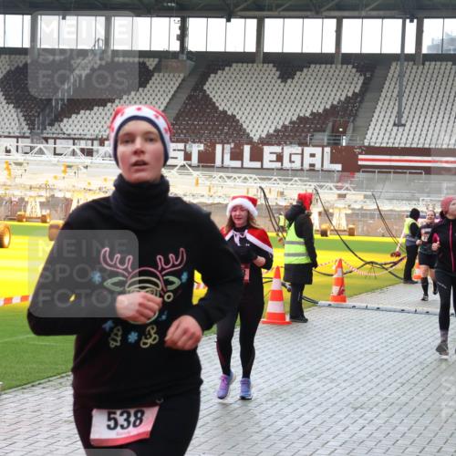 07.12.2025 - St. Pauli X-Mass-Run No. 15 Luisa Fischer http://msf.ph/oto/9380416 07.12.2025 10:40:33 Ziel 538, 87, 108, 230, 538, 580, 731, 735, 827, 1604, 1748, 1749, 2169, 2588, 2754, 3161, 3164, 3796, 3797, 4207, 4211, 4874, 4878 meine-sportfotos.de