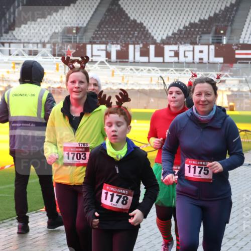 07.12.2025 - St. Pauli X-Mass-Run No. 15 Luisa Fischer http://msf.ph/oto/9380424 07.12.2025 11:13:36 Ziel 1703, 15, 1703, 15, 1178, 15, 1175, 2125, 17, 22, 47, 494, 585, 681, 683, 684, 919, 1022, 1175, 1178, 1338, 1341, 1420, 1422, 1645, 1646, 1647, 1664, 1703, 2125, 2773, 3167, 4794, 4795, 4796, 4802, 4804 meine-sportfotos.de