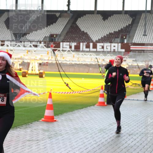 07.12.2025 - St. Pauli X-Mass-Run No. 15 Luisa Fischer http://msf.ph/oto/9380432 07.12.2025 10:40:34 Ziel 15, 4878, 87, 108, 230, 538, 580, 731, 735, 827, 1604, 1748, 1749, 2169, 2588, 2754, 3161, 3164, 3796, 3797, 4874, 4878 meine-sportfotos.de