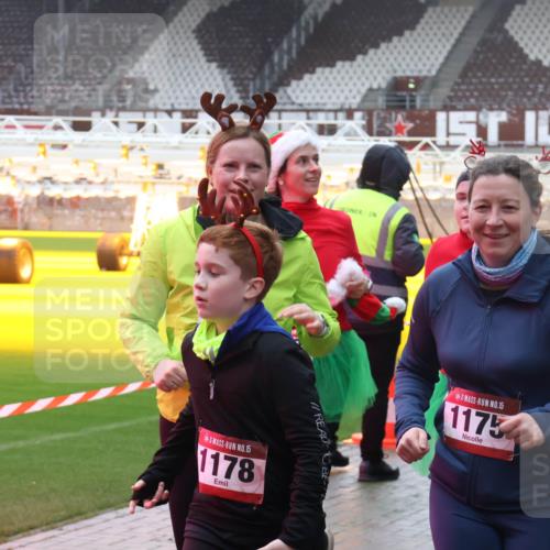 07.12.2025 - St. Pauli X-Mass-Run No. 15 Luisa Fischer http://msf.ph/oto/9380433 07.12.2025 11:13:37 Ziel 15, 1178, 15, 1175, 17, 22, 47, 494, 585, 681, 683, 684, 919, 1022, 1175, 1178, 1338, 1341, 1645, 1646, 1647, 1664, 1703, 2125, 2773, 3167, 4794, 4795, 4796, 4802, 4804 meine-sportfotos.de
