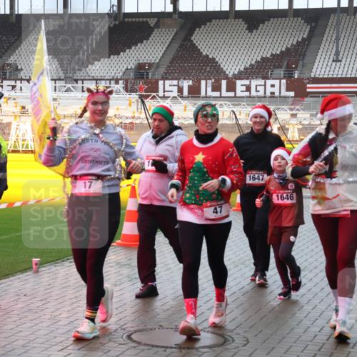 07.12.2025 - St. Pauli X-Mass-Run No. 15 Luisa Fischer http://msf.ph/oto/9380439 07.12.2025 11:13:47 Ziel 7936, 17, 47, 1647, 1646, 1422, 17, 22, 47, 585, 681, 683, 684, 919, 1022, 1111, 1114, 1175, 1178, 1338, 1341, 1645, 1646, 1647, 1664, 1703, 2125, 2773 meine-sportfotos.de