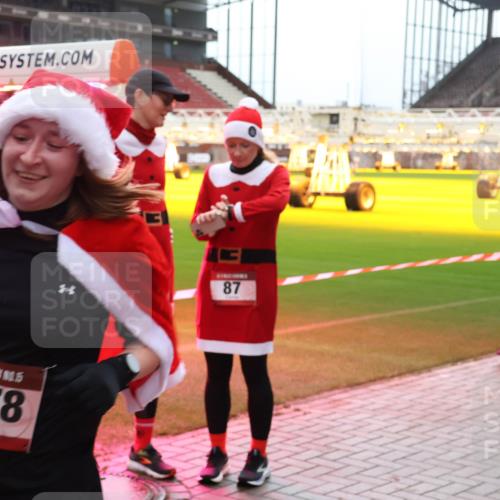 07.12.2025 - St. Pauli X-Mass-Run No. 15 Luisa Fischer http://msf.ph/oto/9380440 07.12.2025 10:40:36 Ziel 4878, 87, 87, 108, 230, 538, 580, 731, 735, 827, 1604, 1748, 1749, 2169, 2588, 2754, 2916, 3161, 3164, 3796, 3797, 4874, 4878 meine-sportfotos.de