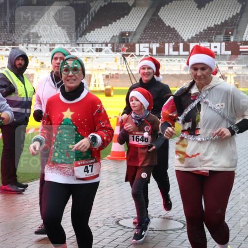 07.12.2025 - St. Pauli X-Mass-Run No. 15 Luisa Fischer http://msf.ph/oto/9380450 07.12.2025 11:13:49 Ziel 1926, 17, 47, 1646, 1420, 17, 22, 47, 585, 681, 683, 684, 919, 1022, 1111, 1114, 1175, 1178, 1338, 1341, 1645, 1646, 1647, 1664, 1703, 2125, 2773 meine-sportfotos.de