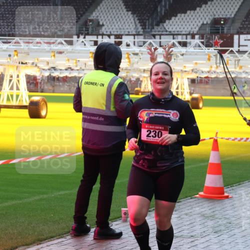 07.12.2025 - St. Pauli X-Mass-Run No. 15 Luisa Fischer http://msf.ph/oto/9380452 07.12.2025 10:40:40 Ziel 15, 230, 87, 108, 230, 538, 580, 731, 735, 827, 1604, 1748, 1749, 2169, 2594, 2754, 2916, 3161, 3164, 3244, 3408, 3796, 3797, 4874, 4878 meine-sportfotos.de