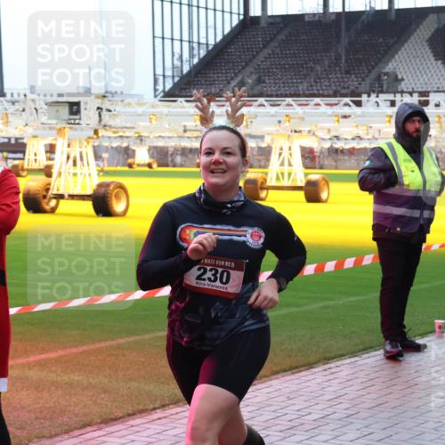 07.12.2025 - St. Pauli X-Mass-Run No. 15 Luisa Fischer http://msf.ph/oto/9380461 07.12.2025 10:40:42 Ziel 15, 15, 87, 15, 230, 6709, 87, 108, 230, 538, 580, 731, 735, 827, 1604, 1748, 1749, 2169, 2594, 2754, 2916, 3161, 3164, 3244, 3407, 3408, 3796, 3797, 4041, 4874, 4878 meine-sportfotos.de