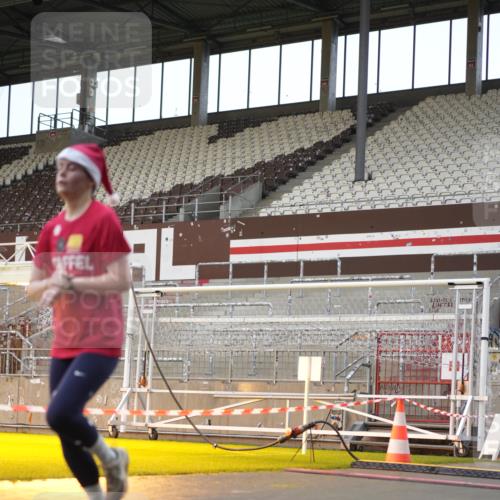 07.12.2025 - St. Pauli X-Mass-Run No. 15 Patografie http://msf.ph/oto/9380463 07.12.2025 10:17:13 Ziel 257, 268, 3229, 3522, 3874, 3987, 4114, 4339, 4764 meine-sportfotos.de