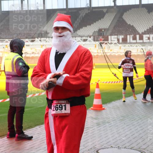 07.12.2025 - St. Pauli X-Mass-Run No. 15 Luisa Fischer http://msf.ph/oto/9380472 07.12.2025 10:08:47 Ziel 15, 2691, 2983, 2247, 2248, 2650, 2691, 2692, 2746, 3495, 3627, 3628, 3759, 4205, 4231, 4232, 4234, 4451, 4623, 4624, 4626, 4734, 4737, 4740 meine-sportfotos.de