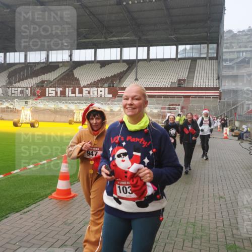 07.12.2025 - St. Pauli X-Mass-Run No. 15 Fabian Wolf http://msf.ph/oto/9380474 07.12.2025 10:08:53 Ziel 19, 390, 707, 786, 789, 947, 1002, 1031, 1176, 1570, 2126, 2521, 3212, 3300, 3332, 3335, 3484, 3671, 3891, 3904, 3907, 4232, 4234, 4451 meine-sportfotos.de