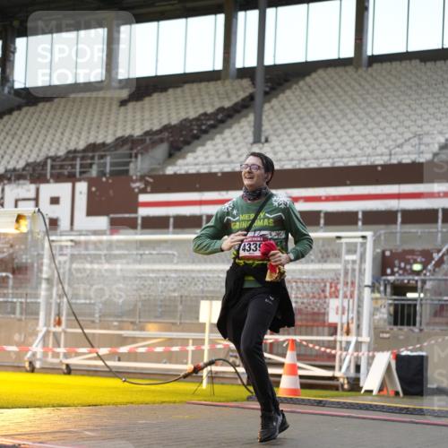 07.12.2025 - St. Pauli X-Mass-Run No. 15 Patografie http://msf.ph/oto/9380478 07.12.2025 10:17:16 Ziel 257, 268, 2688, 3229, 3522, 3874, 4114, 4339, 4764 meine-sportfotos.de