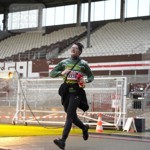 07.12.2025 - St. Pauli X-Mass-Run No. 15 Patografie http://msf.ph/oto/9380485 07.12.2025 10:17:16 Ziel 257, 268, 2688, 3229, 3522, 3874, 4114, 4339, 4764 meine-sportfotos.de
