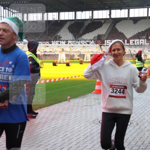 07.12.2025 - St. Pauli X-Mass-Run No. 15 Luisa Fischer http://msf.ph/oto/9380489 07.12.2025 10:40:46 Ziel 3244, 87, 108, 230, 284, 406, 538, 580, 731, 735, 827, 1457, 1604, 1748, 1749, 2169, 2594, 2754, 2916, 3161, 3164, 3244, 3407, 3408, 3796, 3797, 4041, 4304, 4874, 4878 meine-sportfotos.de