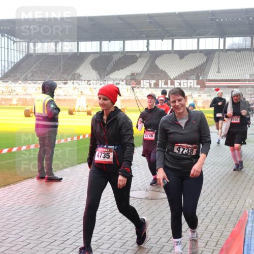 07.12.2025 - St. Pauli X-Mass-Run No. 15 Luisa Fischer http://msf.ph/oto/9380497 07.12.2025 10:08:51 Ziel 713, 4735, 2746, 4738, 4451, 2650, 707, 1031, 2247, 2248, 2650, 2691, 2692, 2746, 3212, 3495, 3627, 3628, 3671, 3759, 4205, 4231, 4232, 4234, 4451, 4623, 4624, 4626, 4734, 4737, 4740 meine-sportfotos.de