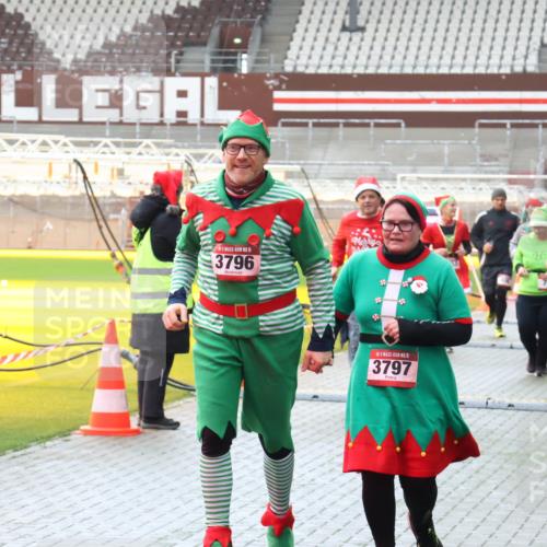 07.12.2025 - St. Pauli X-Mass-Run No. 15 Luisa Fischer http://msf.ph/oto/9380502 07.12.2025 10:40:54 Ziel 15, 3796, 15, 3797, 26, 4, 735, 230, 284, 406, 538, 580, 731, 735, 1457, 2169, 2555, 2559, 2594, 2916, 3161, 3164, 3244, 3407, 3408, 3796, 3797, 4041, 4304, 4856, 4874, 4878 meine-sportfotos.de