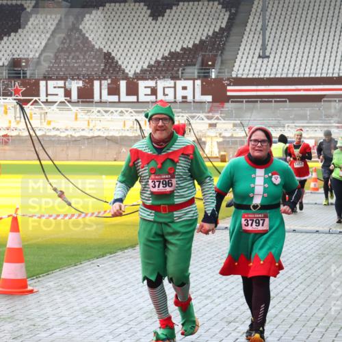 07.12.2025 - St. Pauli X-Mass-Run No. 15 Luisa Fischer http://msf.ph/oto/9380510 07.12.2025 10:40:55 Ziel 15, 3796, 5, 15, 3797, 1457, 731, 735, 230, 284, 406, 538, 580, 731, 735, 1457, 2169, 2555, 2559, 2594, 2916, 3161, 3164, 3244, 3407, 3408, 3796, 3797, 4041, 4304, 4856, 4874, 4878 meine-sportfotos.de
