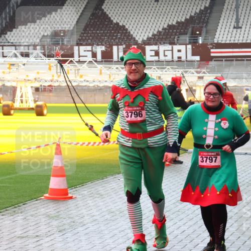 07.12.2025 - St. Pauli X-Mass-Run No. 15 Luisa Fischer http://msf.ph/oto/9380516 07.12.2025 10:40:55 Ziel 15, 3796, 55, 45, 55, 3797, 7, 1457, 230, 284, 406, 538, 580, 731, 735, 1457, 2169, 2555, 2559, 2594, 2916, 3161, 3164, 3244, 3407, 3408, 3796, 3797, 4041, 4304, 4856, 4874, 4878 meine-sportfotos.de