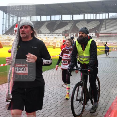 07.12.2025 - St. Pauli X-Mass-Run No. 15 Luisa Fischer http://msf.ph/oto/9380529 07.12.2025 10:08:55 Ziel 713, 2650, 930, 2983, 390, 707, 789, 947, 1002, 1031, 2247, 2248, 2521, 2650, 2691, 2692, 2746, 3212, 3332, 3335, 3495, 3627, 3628, 3671, 3759, 4205, 4232, 4234, 4451, 4623, 4624, 4626, 4734, 4737, 4740 meine-sportfotos.de