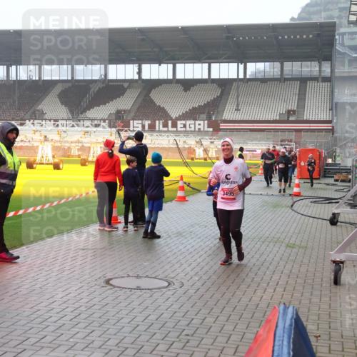 07.12.2025 - St. Pauli X-Mass-Run No. 15 Luisa Fischer http://msf.ph/oto/9380532 07.12.2025 10:09:00 Ziel 3495, 390, 707, 786, 789, 947, 1002, 1031, 1176, 2247, 2248, 2521, 2650, 2691, 2692, 2746, 3212, 3332, 3335, 3484, 3495, 3671, 3759, 3904, 3907, 4205, 4232, 4234, 4451 meine-sportfotos.de