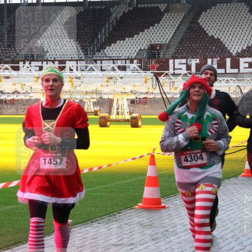07.12.2025 - St. Pauli X-Mass-Run No. 15 Luisa Fischer http://msf.ph/oto/9380543 07.12.2025 10:41:03 Ziel 6709, 1457, 4304, 284, 230, 284, 288, 406, 538, 580, 731, 735, 1457, 2169, 2555, 2559, 2594, 2916, 3161, 3164, 3244, 3264, 3265, 3407, 3408, 3796, 3797, 4041, 4304, 4856, 4871, 4874, 4878 meine-sportfotos.de