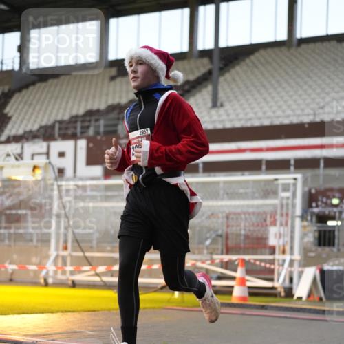 07.12.2025 - St. Pauli X-Mass-Run No. 15 Patografie http://msf.ph/oto/9380546 07.12.2025 10:17:27 Ziel 1161, 1162, 2688, 2725, 2952, 4114, 4127, 4339, 4764 meine-sportfotos.de