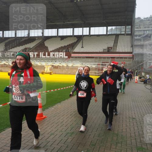 07.12.2025 - St. Pauli X-Mass-Run No. 15 Fabian Wolf http://msf.ph/oto/9380552 07.12.2025 10:08:55 Ziel 19, 390, 707, 786, 789, 947, 1002, 1031, 1176, 1570, 2126, 2521, 3212, 3300, 3332, 3335, 3484, 3671, 3891, 3904, 3907, 4066, 4067, 4068 meine-sportfotos.de