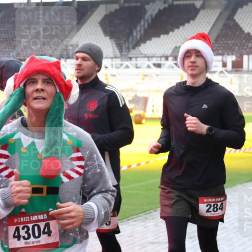 07.12.2025 - St. Pauli X-Mass-Run No. 15 Luisa Fischer http://msf.ph/oto/9380556 07.12.2025 10:41:05 Ziel 0, 15, 4304, 284, 230, 284, 288, 406, 538, 731, 735, 1457, 2169, 2555, 2559, 2594, 2916, 3161, 3164, 3244, 3264, 3265, 3407, 3408, 3797, 4041, 4304, 4856, 4871, 4874, 4878 meine-sportfotos.de