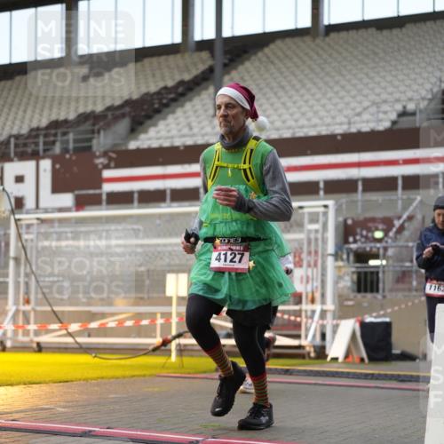 07.12.2025 - St. Pauli X-Mass-Run No. 15 Patografie http://msf.ph/oto/9380561 07.12.2025 10:17:29 Ziel 1161, 1162, 2688, 2725, 2952, 4114, 4127, 4339 meine-sportfotos.de