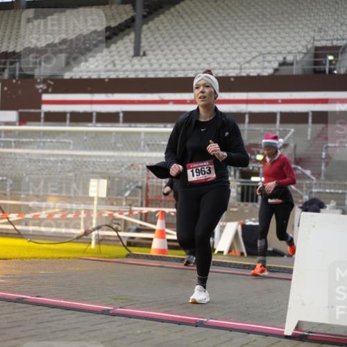 07.12.2025 - St. Pauli X-Mass-Run No. 15 Patografie http://msf.ph/oto/9380573 07.12.2025 10:17:39 Ziel 1161, 1162, 1963, 2663, 2952, 3804, 4127 meine-sportfotos.de