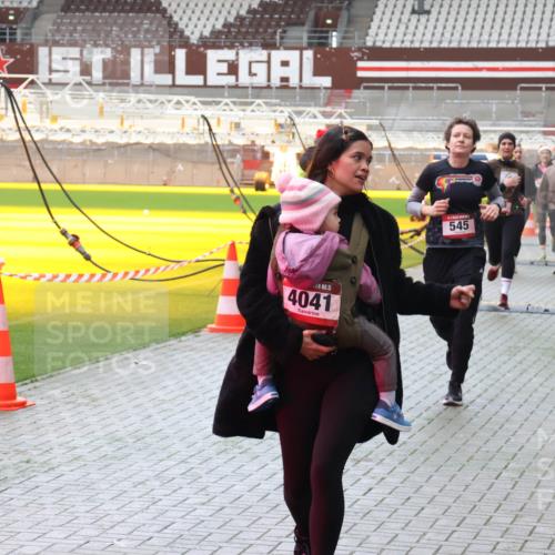 07.12.2025 - St. Pauli X-Mass-Run No. 15 Luisa Fischer http://msf.ph/oto/9380580 07.12.2025 10:41:23 Ziel 15, 4041, 545, 284, 288, 406, 449, 545, 575, 952, 1153, 1457, 2555, 2559, 2594, 2916, 3047, 3244, 3264, 3265, 3407, 3408, 3951, 4041, 4304, 4617, 4773, 4856, 4871 meine-sportfotos.de