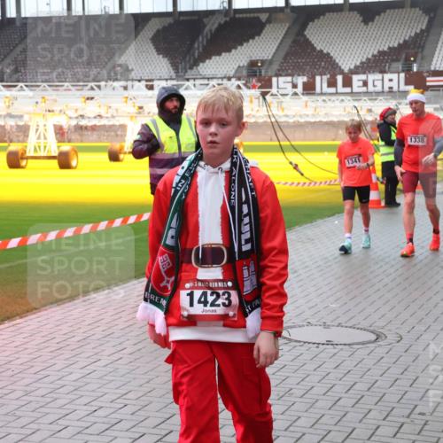 07.12.2025 - St. Pauli X-Mass-Run No. 15 Luisa Fischer http://msf.ph/oto/9380584 07.12.2025 11:14:14 Ziel 15, 1423, 1, 1341, 1338, 274, 375, 425, 475, 585, 708, 1111, 1114, 1338, 1341, 1664, 2125, 2773 meine-sportfotos.de
