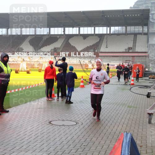 07.12.2025 - St. Pauli X-Mass-Run No. 15 Luisa Fischer http://msf.ph/oto/9380591 07.12.2025 10:09:00 Ziel 3495, 390, 707, 786, 789, 947, 1002, 1031, 1176, 2247, 2248, 2521, 2650, 2691, 2692, 2746, 3212, 3332, 3335, 3484, 3495, 3671, 3759, 3904, 3907, 4205, 4232, 4234, 4451 meine-sportfotos.de