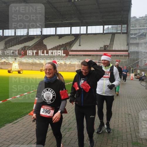 07.12.2025 - St. Pauli X-Mass-Run No. 15 Fabian Wolf http://msf.ph/oto/9380595 07.12.2025 10:08:56 Ziel 19, 390, 707, 786, 789, 947, 1002, 1031, 1176, 1570, 2126, 2521, 3212, 3300, 3332, 3335, 3484, 3671, 3891, 3904, 3907, 4066, 4067, 4068 meine-sportfotos.de